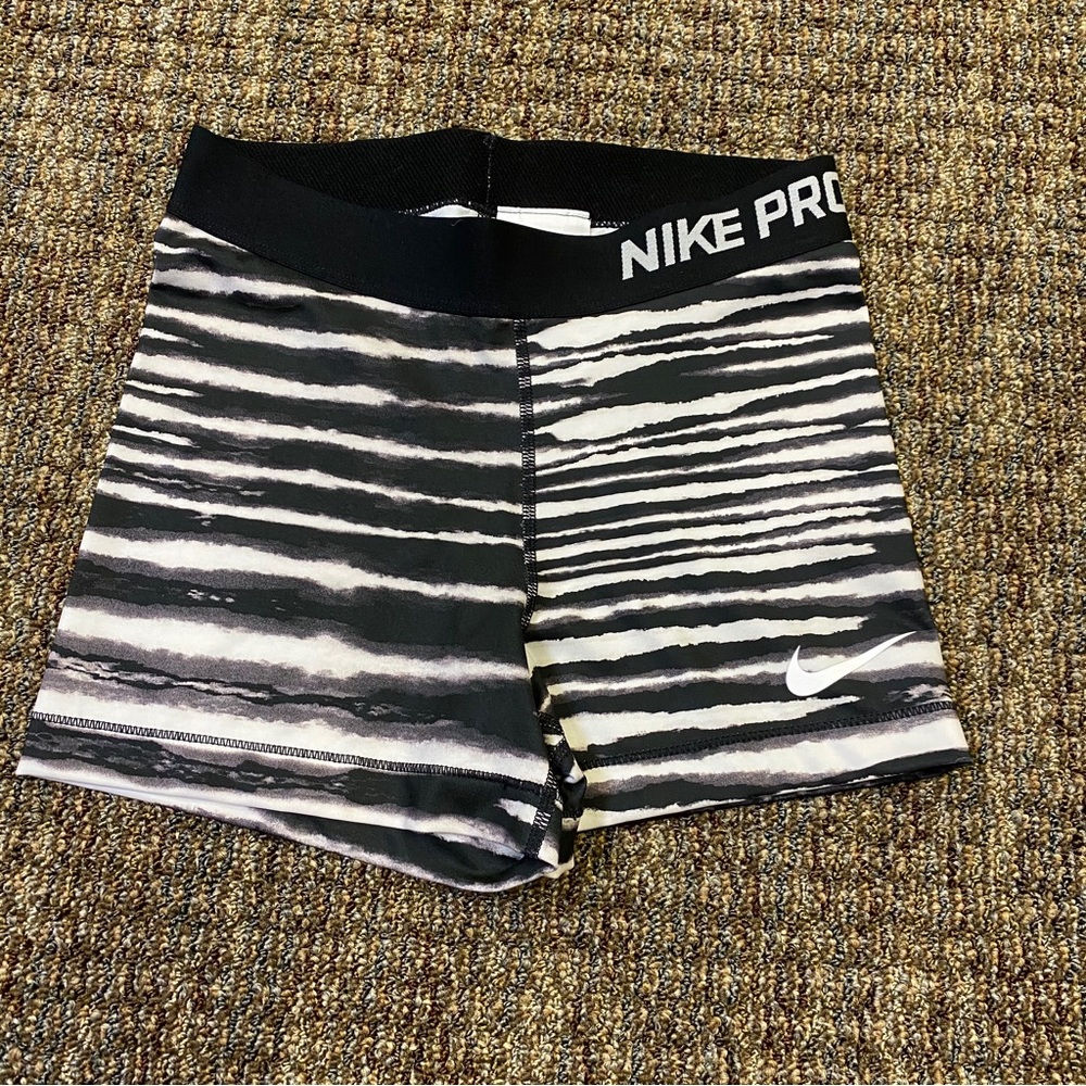 Nike Pro 3 Womens Tiger Print Athletic Compression Short Black White Small